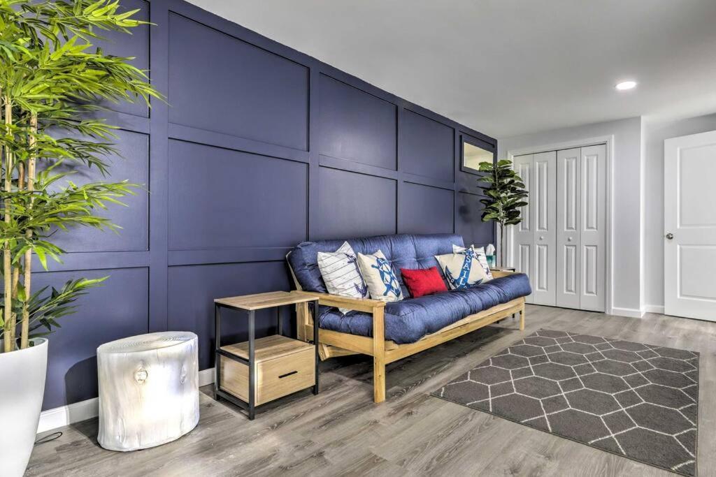 New! Updated Mystic Home W/ Sauna, Hot Tub & Deck 외부 사진