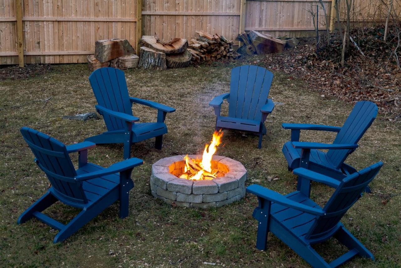 New! Updated Mystic Home W/ Sauna, Hot Tub & Deck 외부 사진